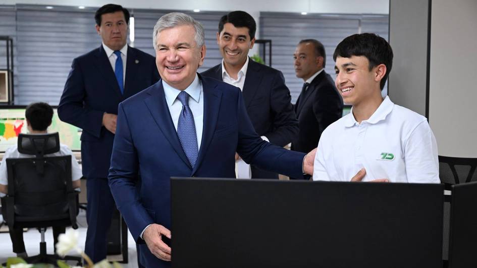 Президент Қувадаги техникумда ёшларни замонавий касб ва тилларга ўқитиш ишлари билан танишди